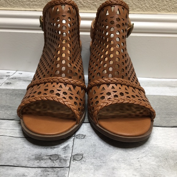 Big Buddha Basket Weave Chunky Block Heel Sandals - Picture 2 of 8
